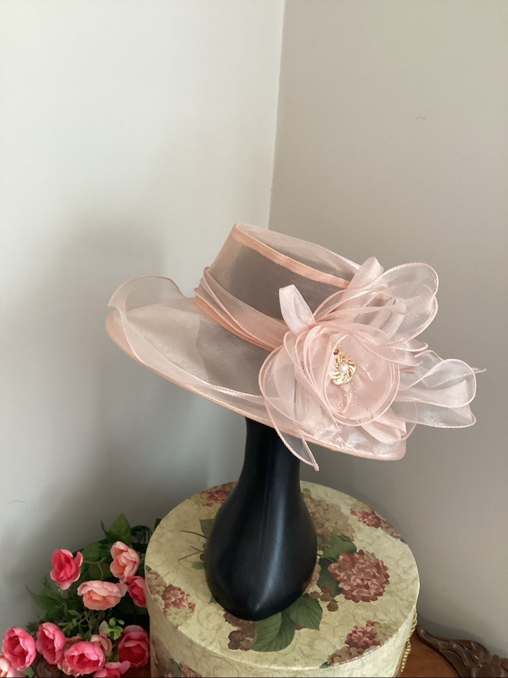Elegant Organza Blush Organza Wide-Brim Hat Tea Parties, Horse Derby’s - Picture 3 of 9